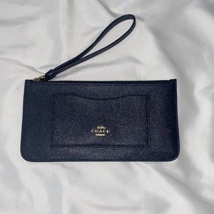 NWOT - Coach  multiple card holder wristlet